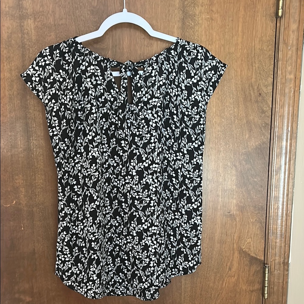 Sonoma Black and White Cap Sleeve Blouse